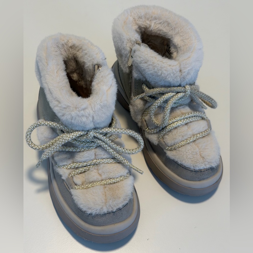 Zara Kids Faux-Fur Lace-Up Boots in Light Gray and Cream EU 27 or 10.5 kids EUC